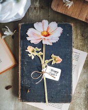 Заредете изображение във визуализатора на галерията – Дървено цвете | Космос