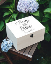 Заредете изображение във визуализатора на галерията – Голяма Сватбена кутия с имена